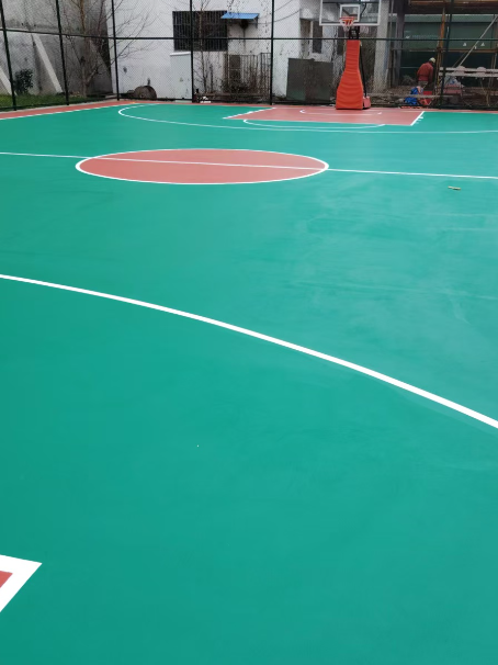 延安 球场长期使用易出现地面开裂